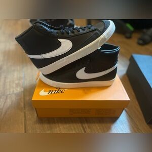 Nike blazer mid ‘77 vintage black size 11.5